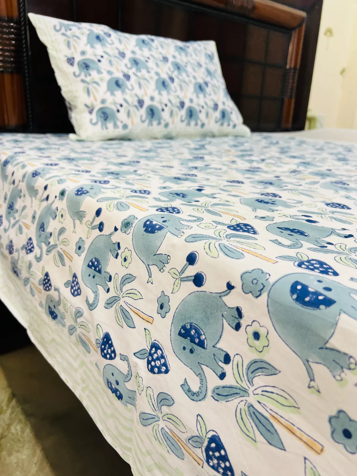 Cotton bedsheet with elephant and tropical print design
