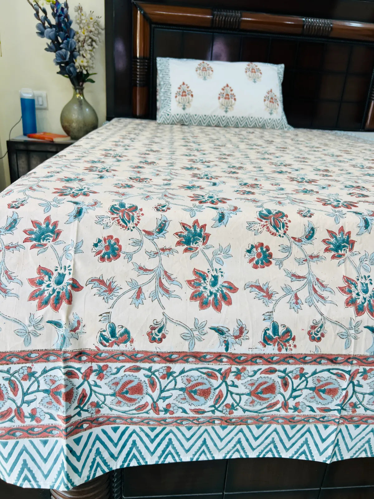 Pure cotton single bedsheet with ivory base and floral motifs