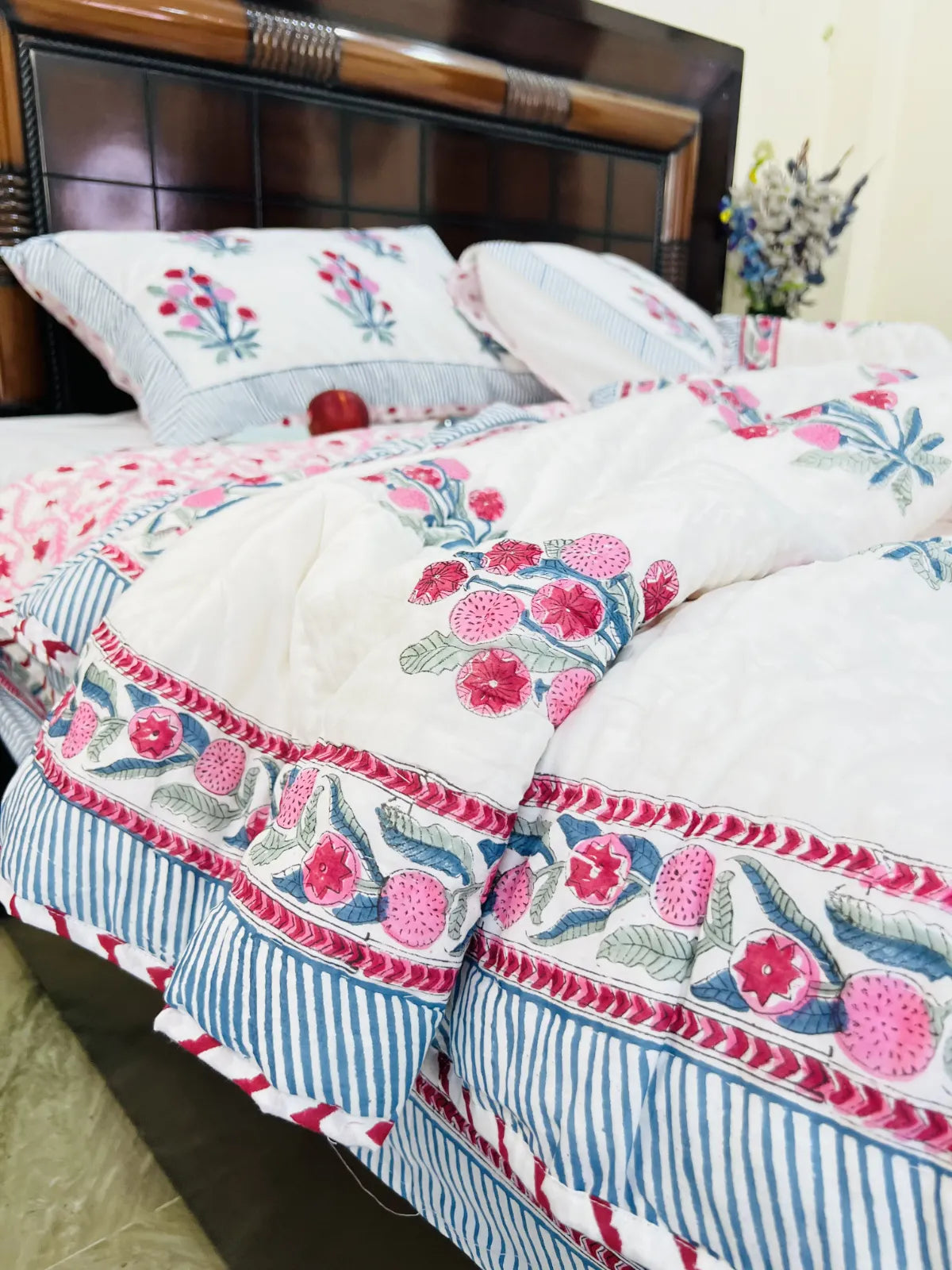 Guldasta Muslin Cotton Quilt - Handblock Printed