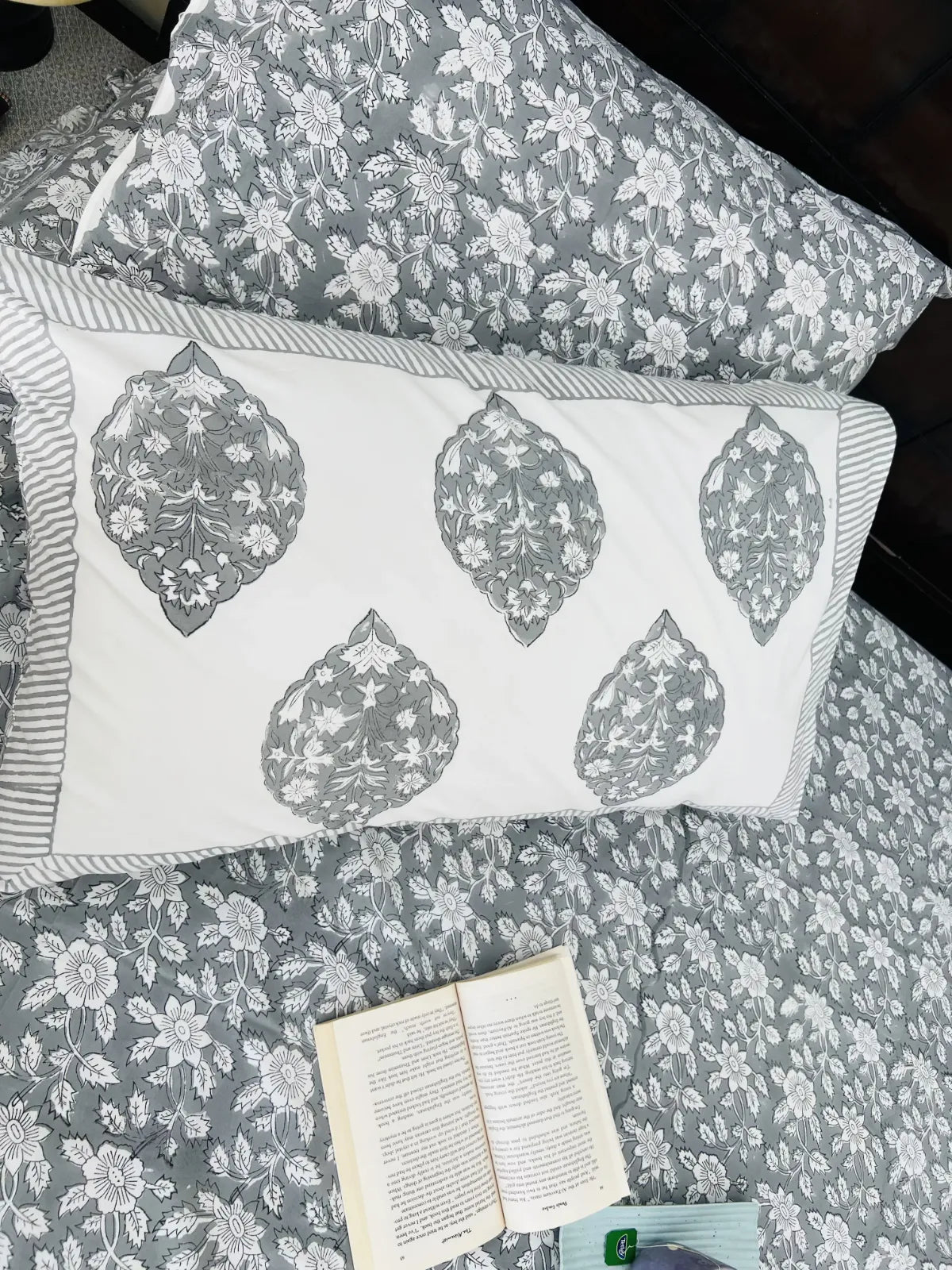 Grey boota handblock printed cotton bedsheet set with Mughal motif – pure cotton Jaipur bedding