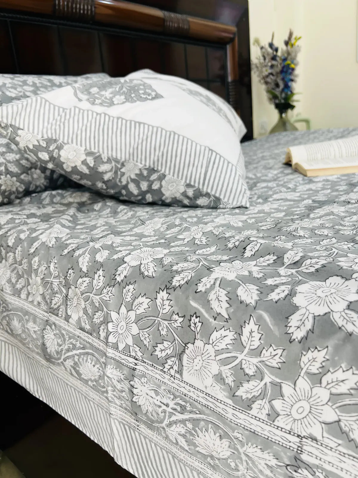 Minimal grey floral jaal cotton bedsheet set