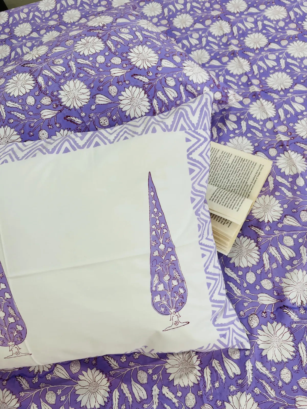 Lilac floral handblock printed cotton bedsheet set with white flowers – pure cotton Jaipur bedding