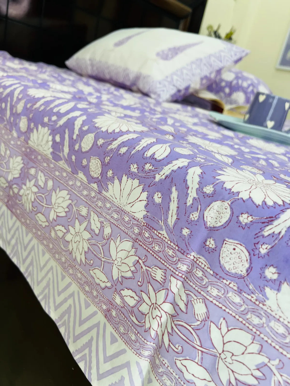 Lilac floral handblock printed cotton bedsheet set with white flowers – pure cotton Jaipur bedding