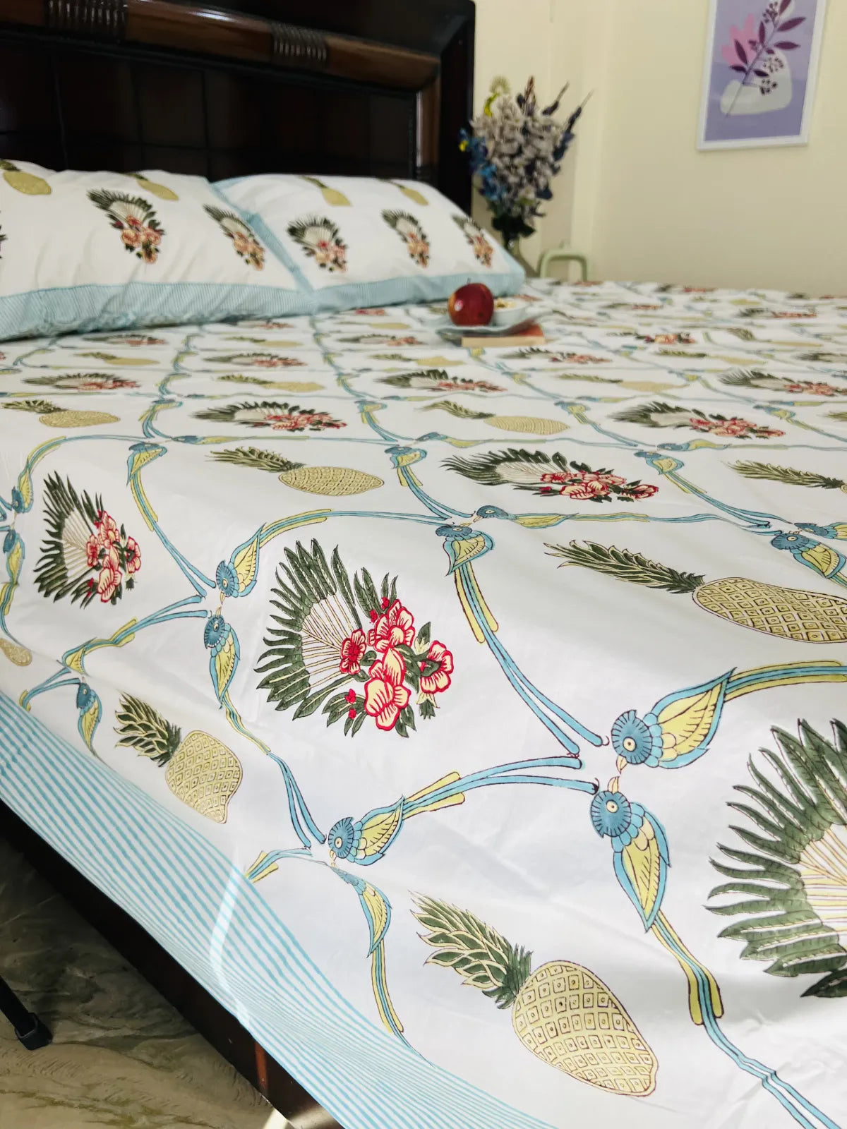 Tropical cotton bedsheet with bird and floral motifs breathable bedding