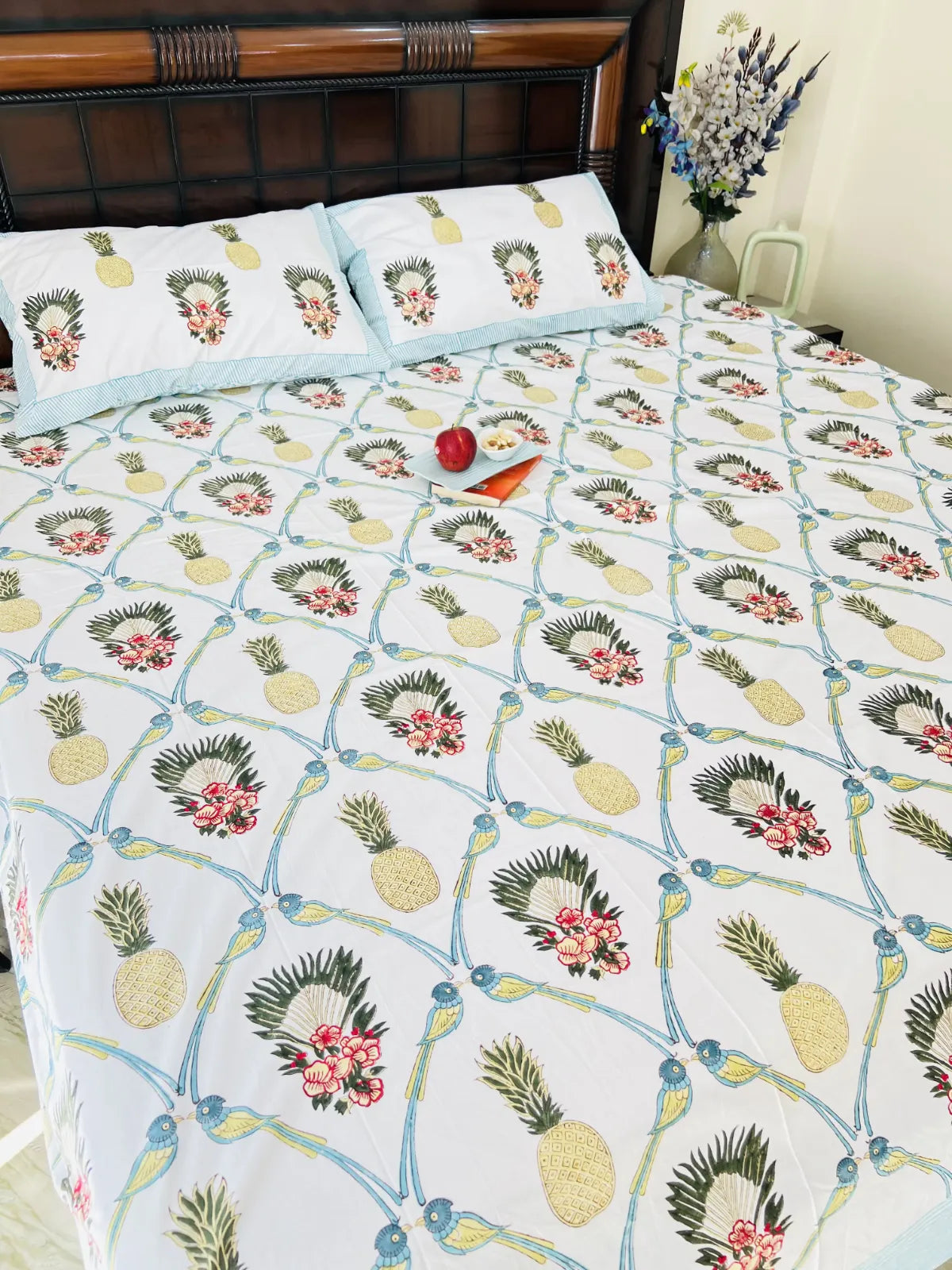 Premium cotton tropical bedsheet set with pillow covers