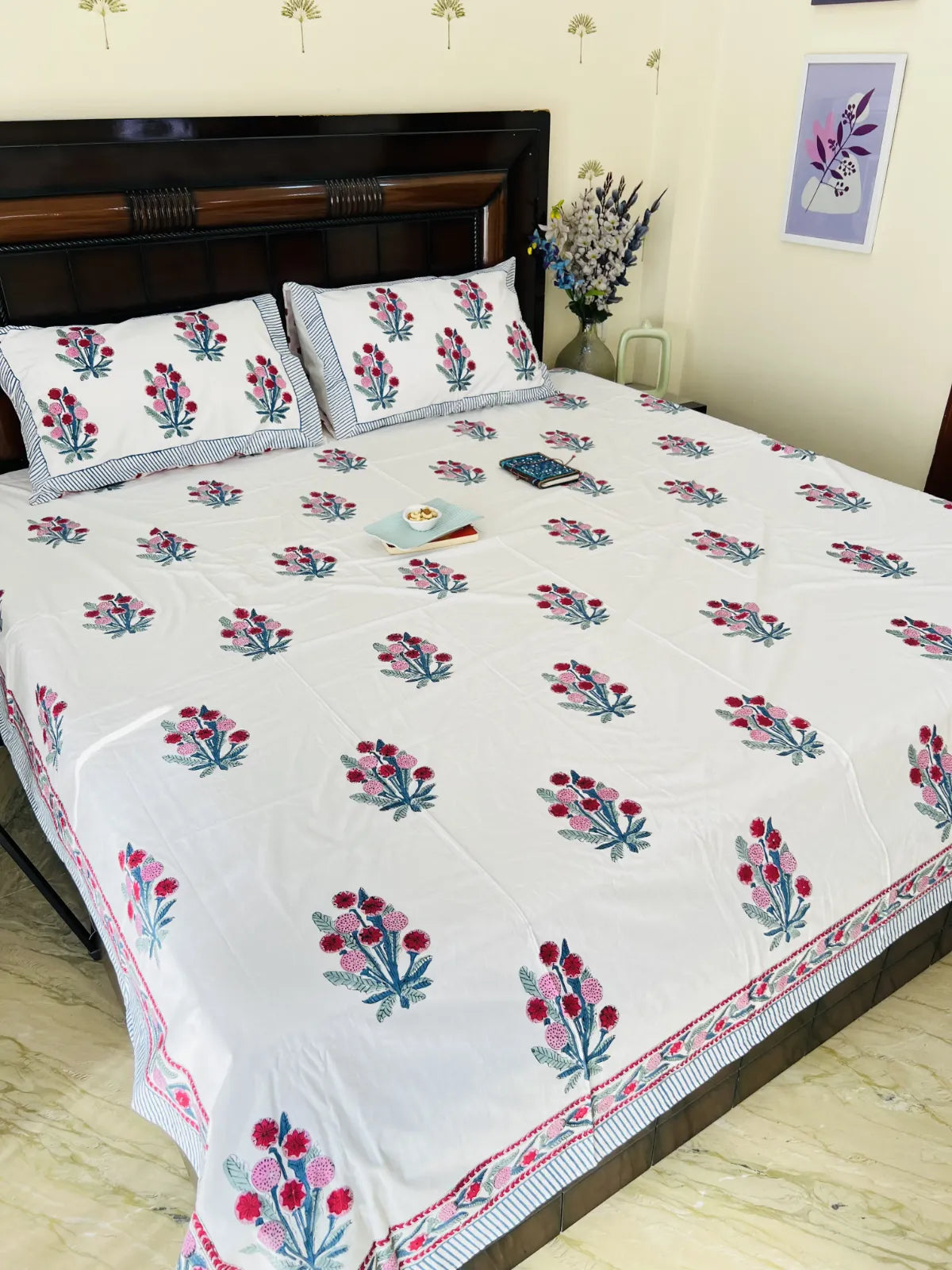 Premium cotton bedding with floral bouquet boota