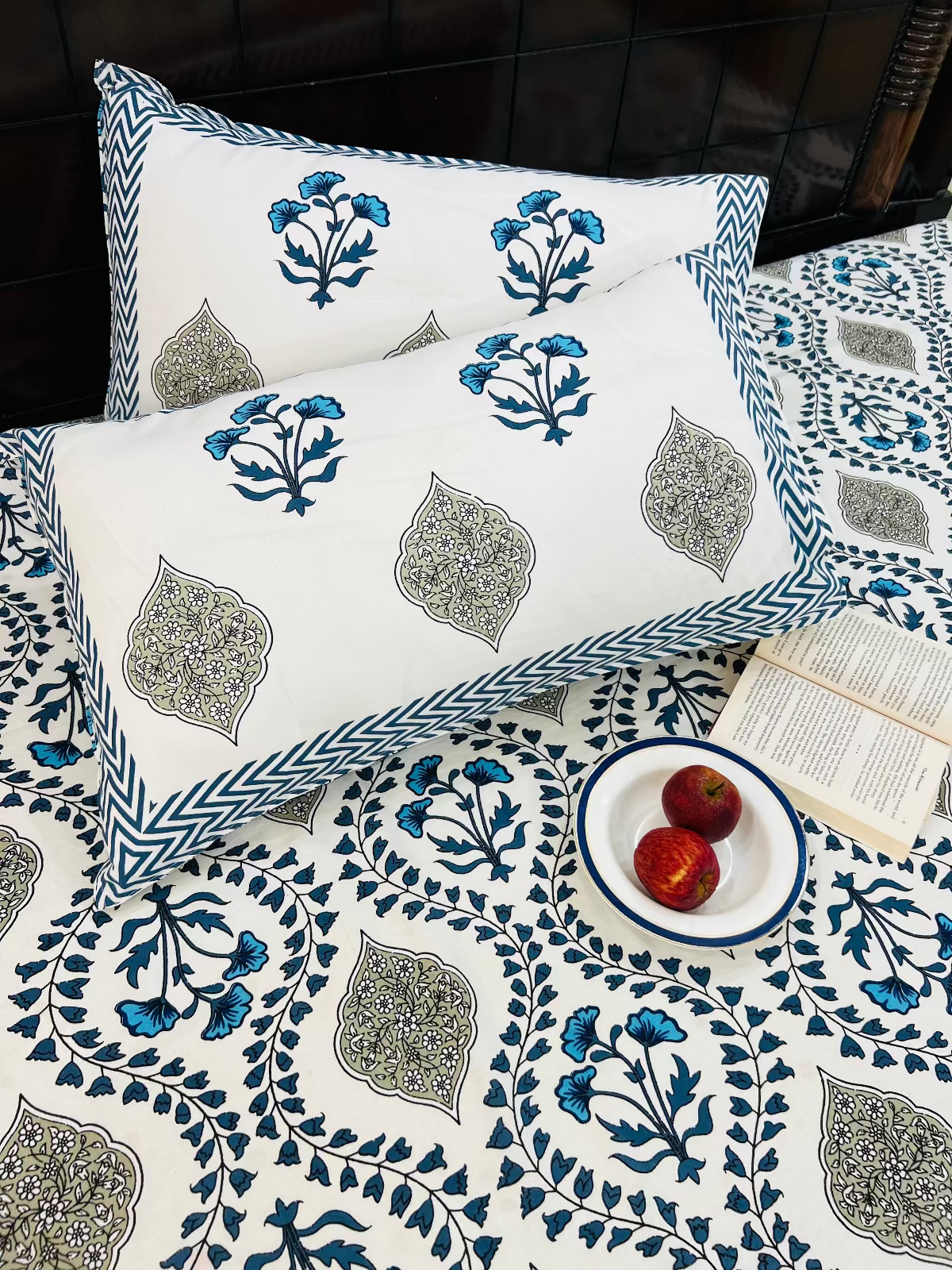 Moon Loom Cotton Bedsheet Set - Queen