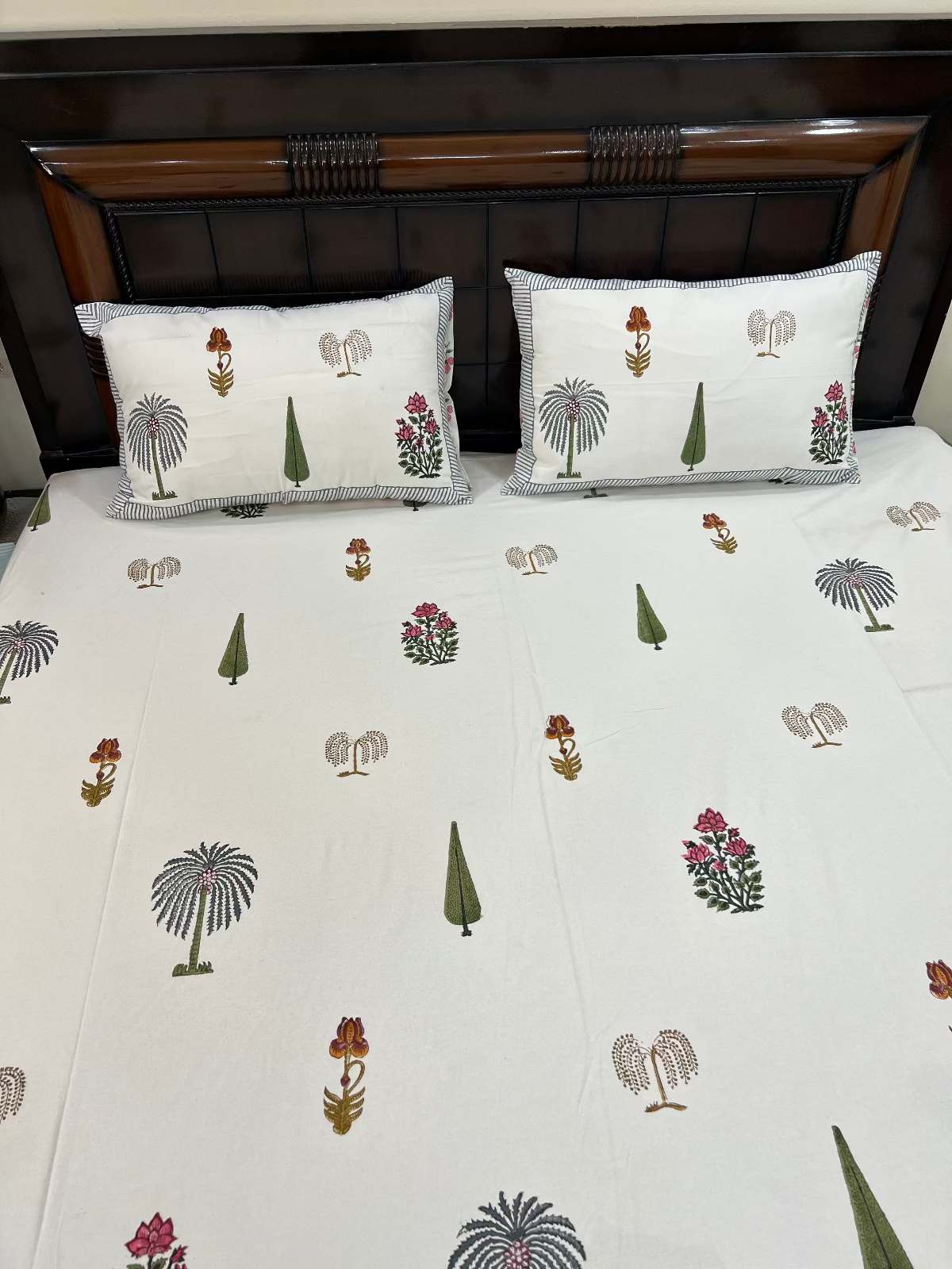 Kalira Bagh Cotton Bedsheet Set - Queen