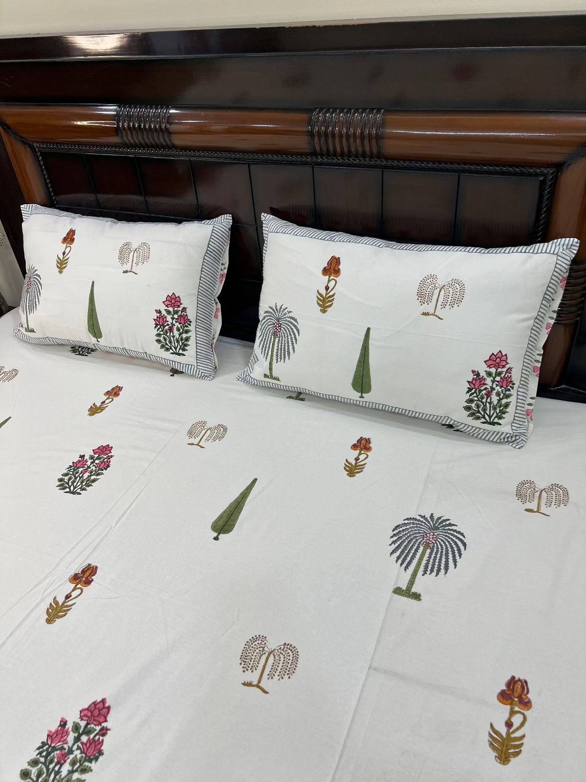 Kalira Bagh Cotton Bedsheet Set - Queen