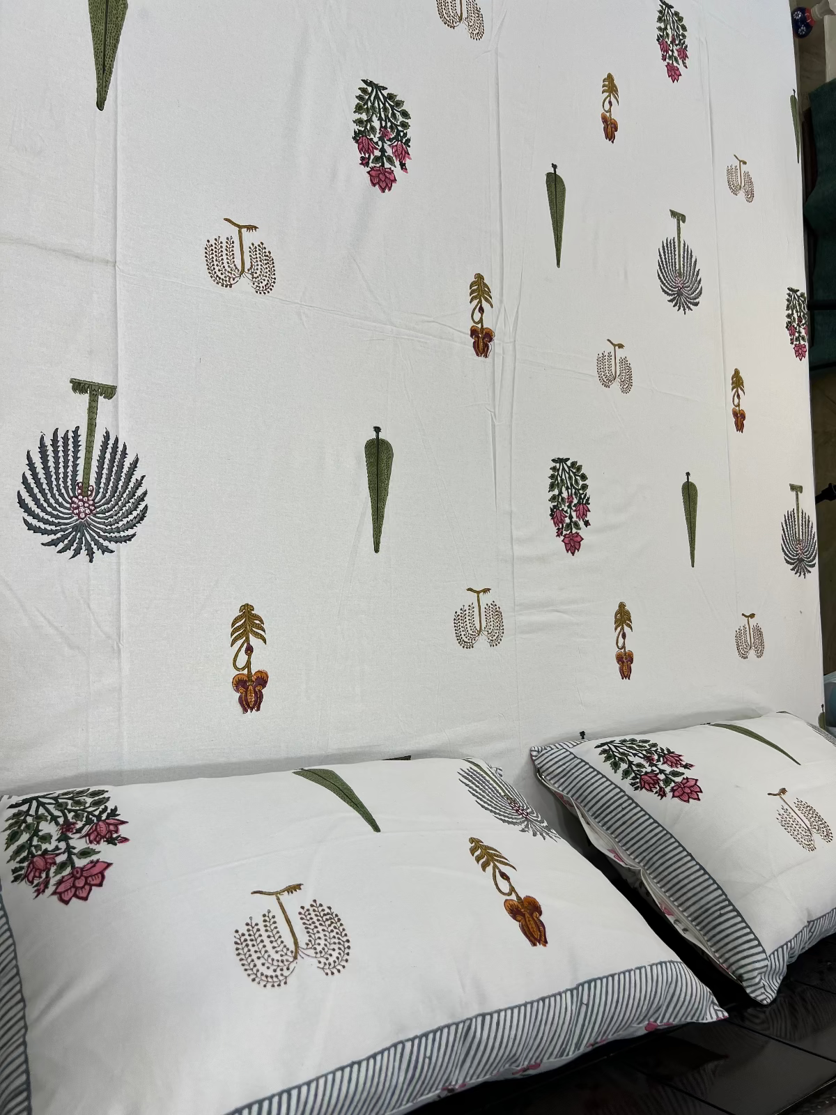 Kalira Bagh Cotton Bedsheet Set - Queen