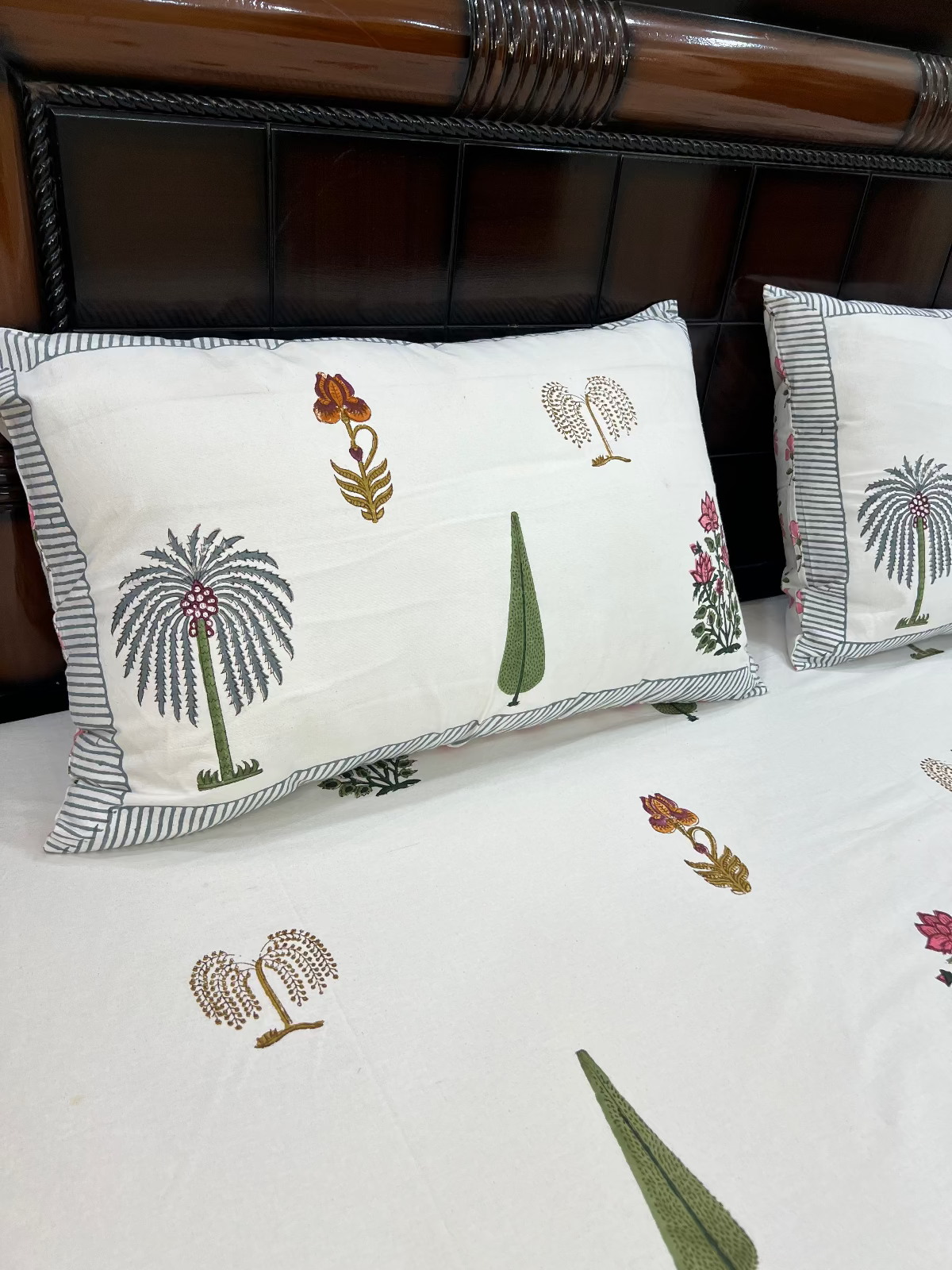 Kalira Bagh Cotton Bedsheet Set - Queen