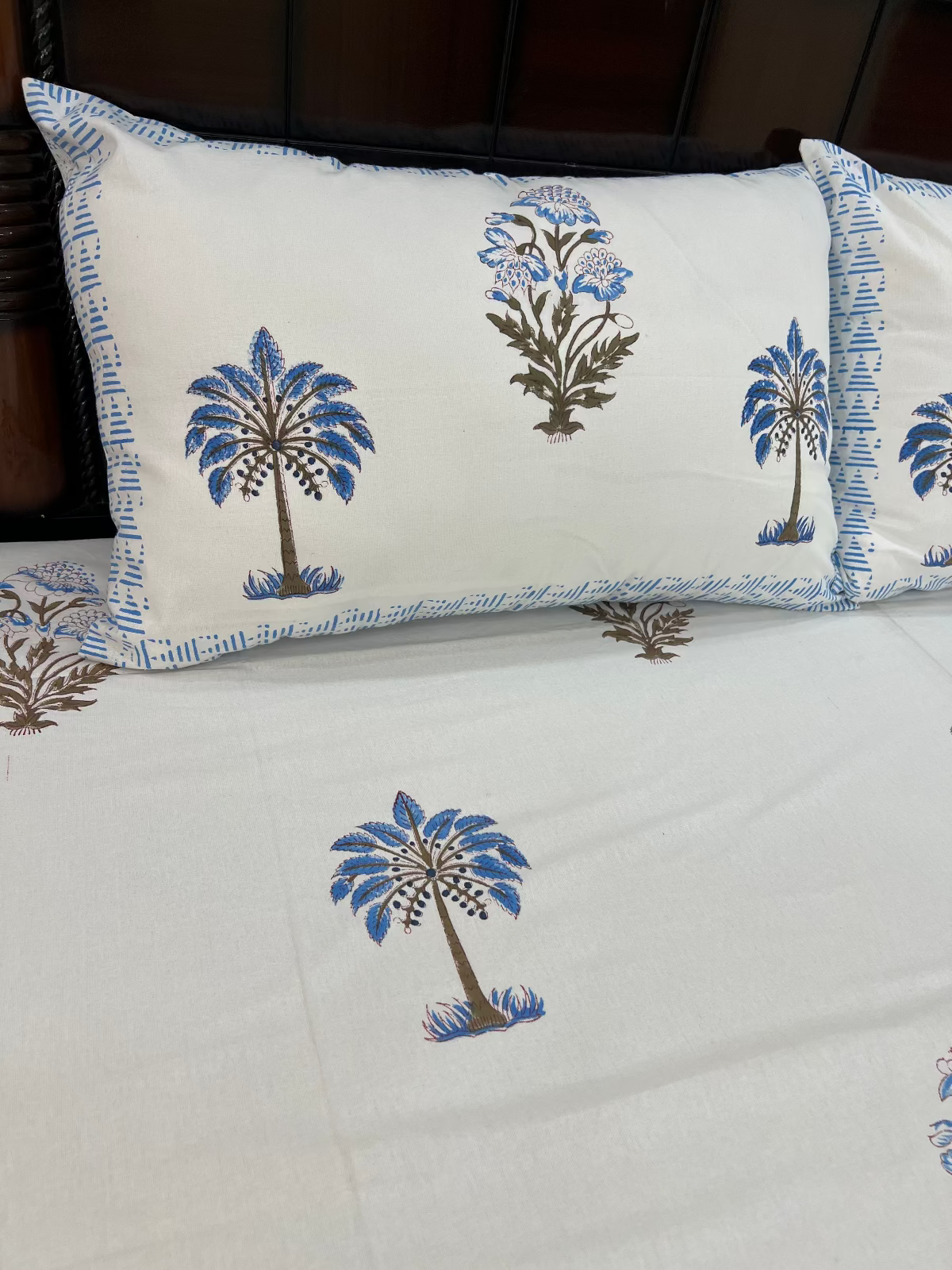 Blue Palm Cotton Bedsheet Set - Queen