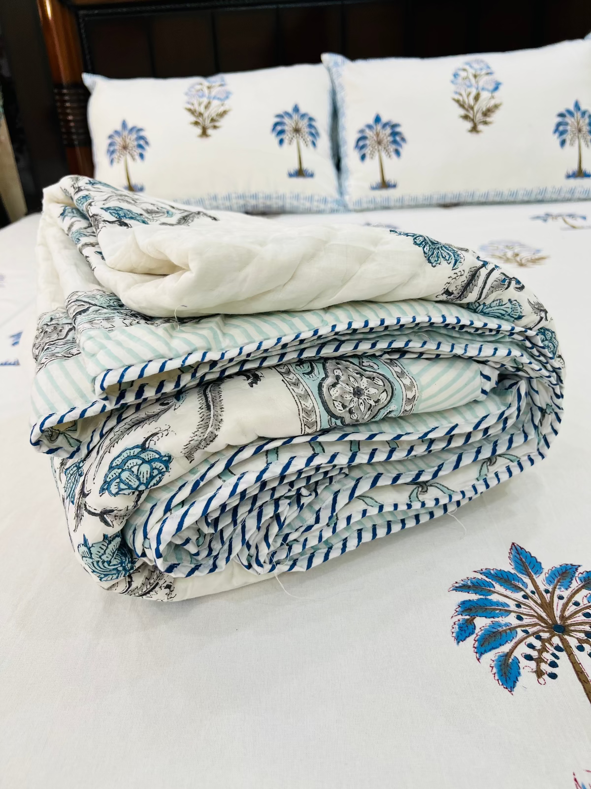 Kavya Muslin Cotton Quilt