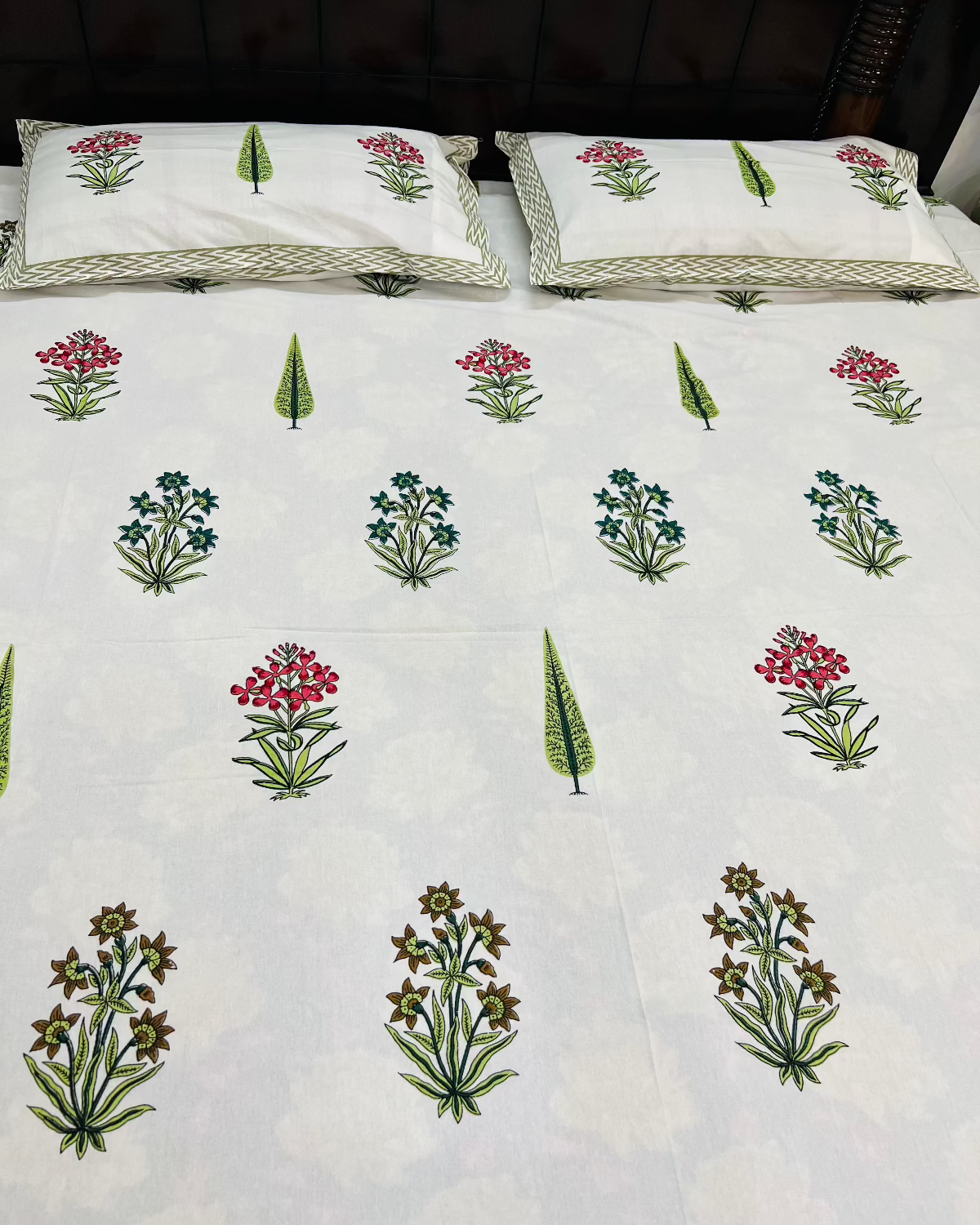 Hara Bageecha Cotton Bedsheet Set - Queen