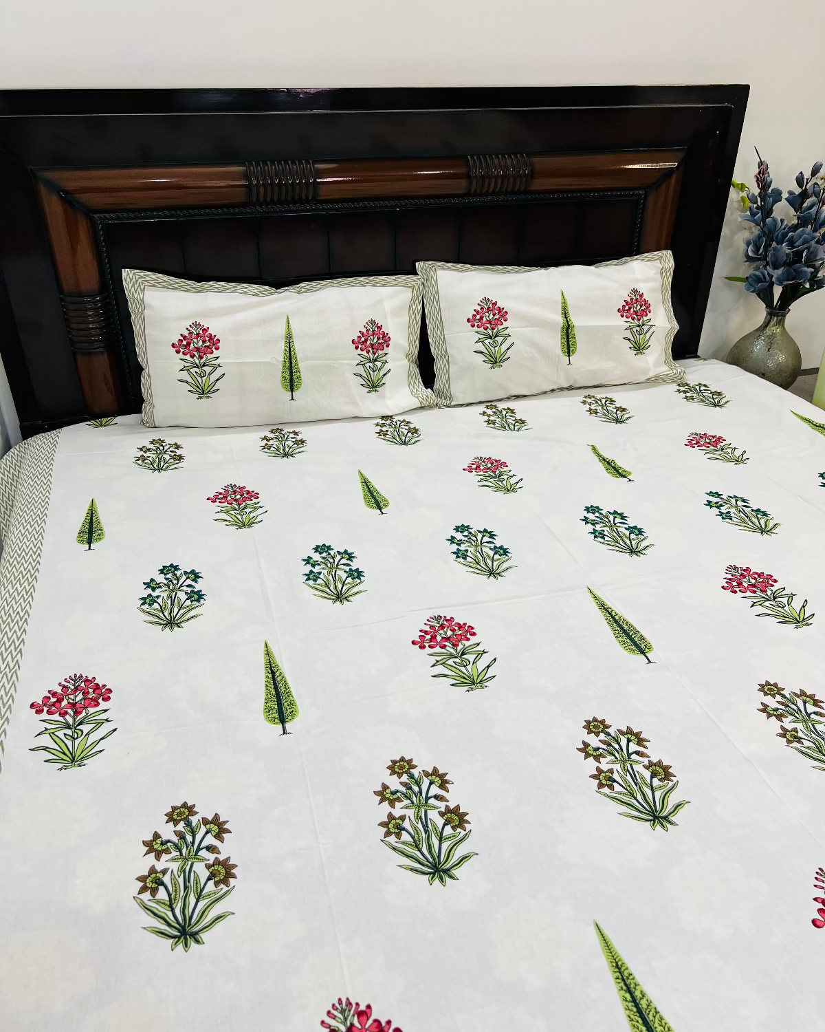 Hara Bageecha Cotton Bedsheet Set - Queen