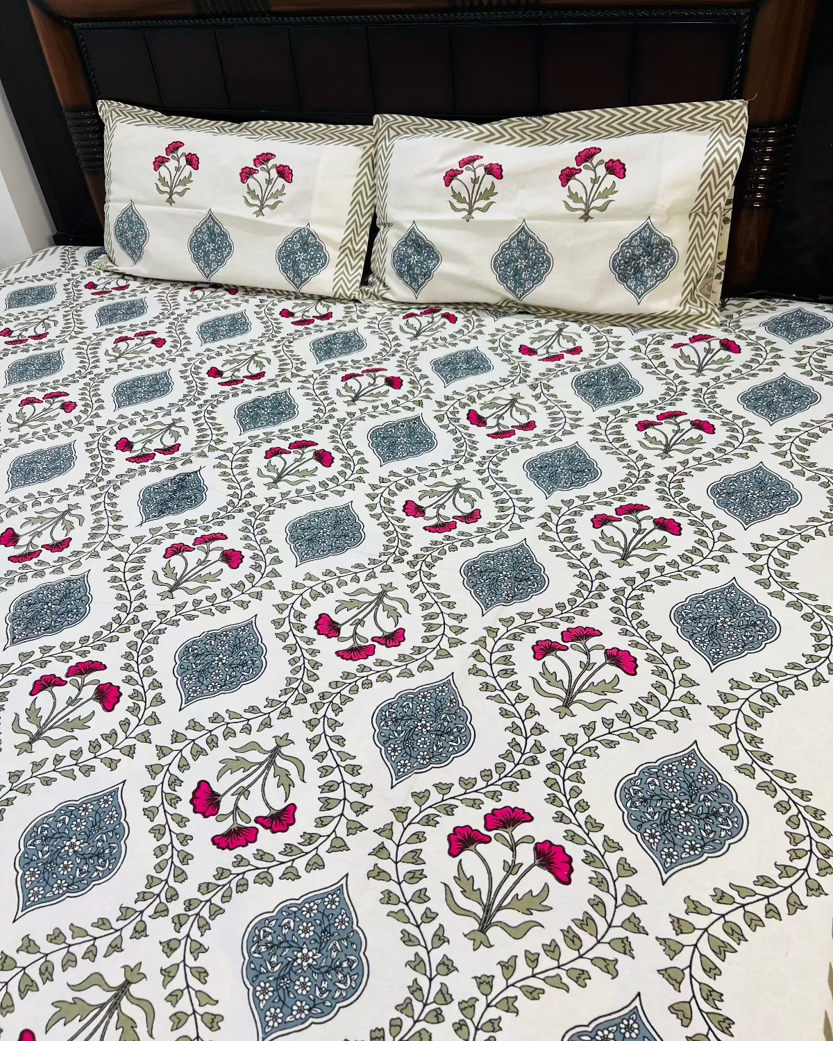 ChampaCharms Cotton Bedsheet Set - Queen