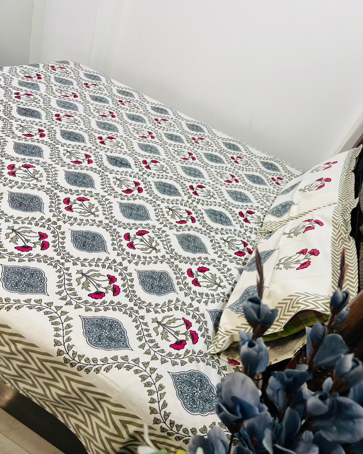 ChampaCharms Cotton Bedsheet Set - Queen