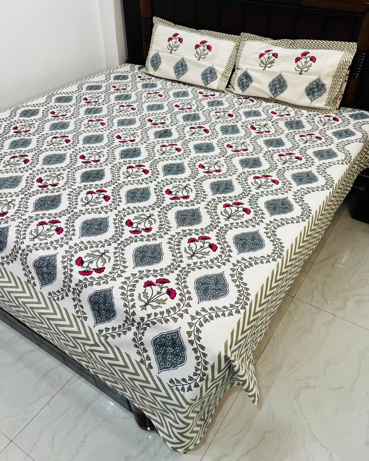 ChampaCharms Cotton Bedsheet Set - Queen