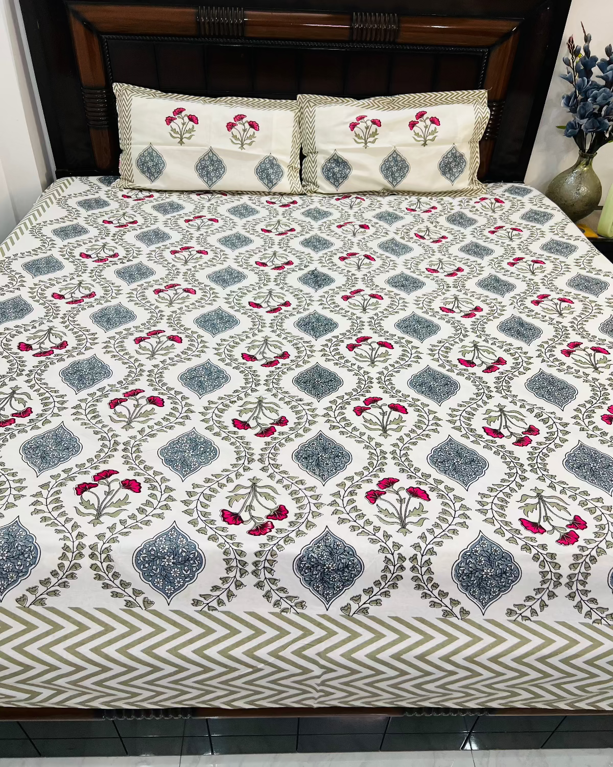 ChampaCharms Cotton Bedsheet Set - Queen