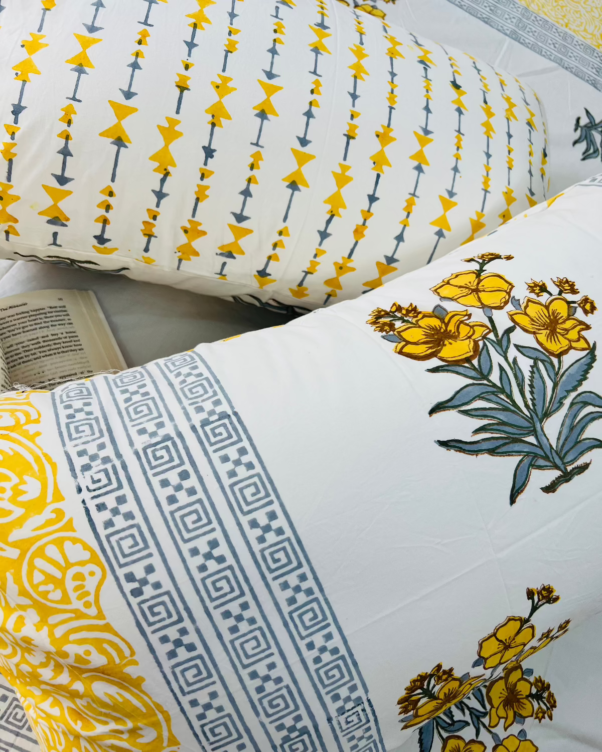 Peela Phool Motif Cotton Bedsheet Set