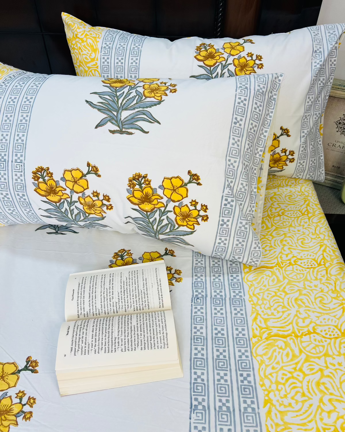 Peela Phool Motif Cotton Bedsheet Set