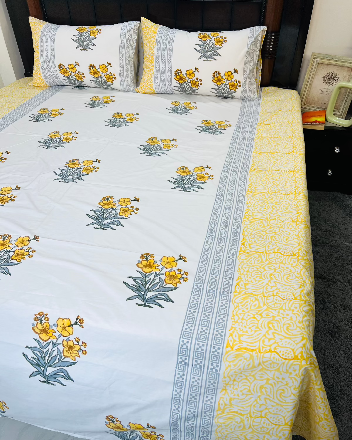 Peela Phool Motif Cotton Bedsheet Set