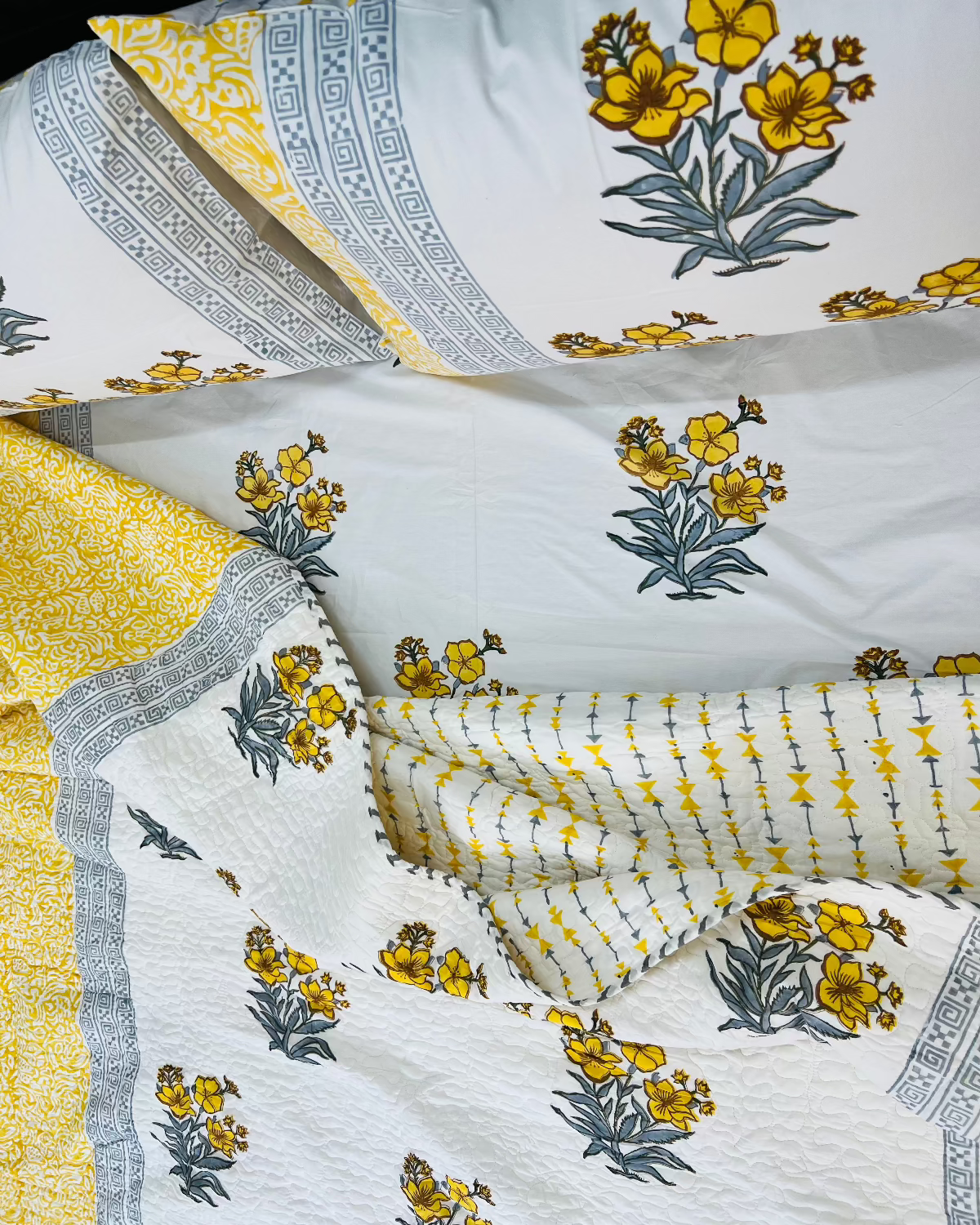 Peela Phool Motif Bedcover Bedding Set