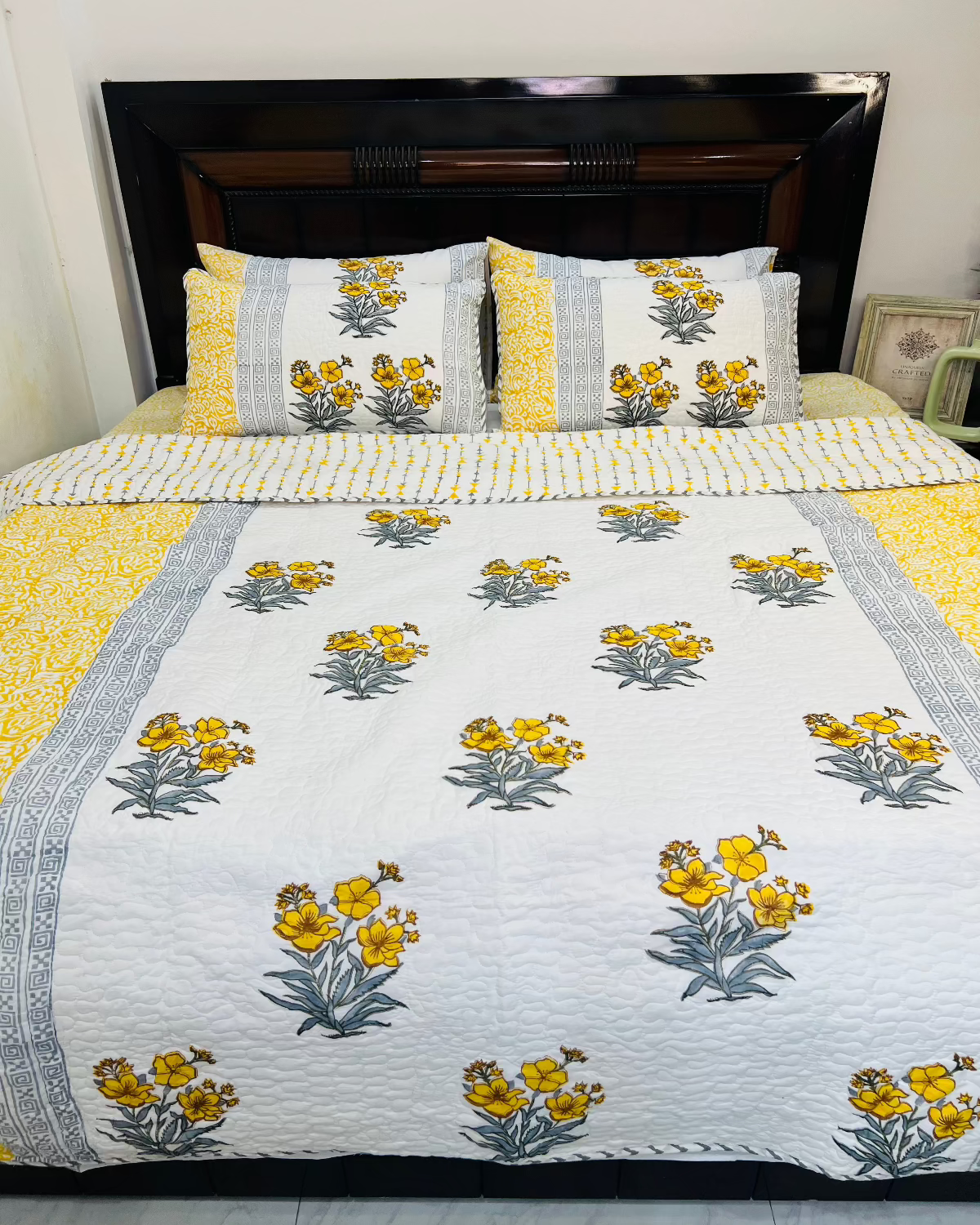 Peela Phool Motif Bedcover Bedding Set
