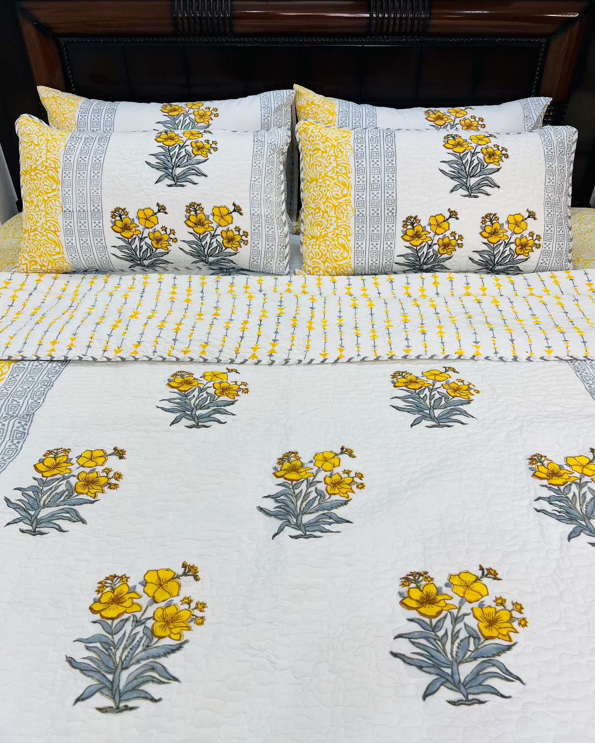 Peela Phool Motif Bedcover Bedding Set