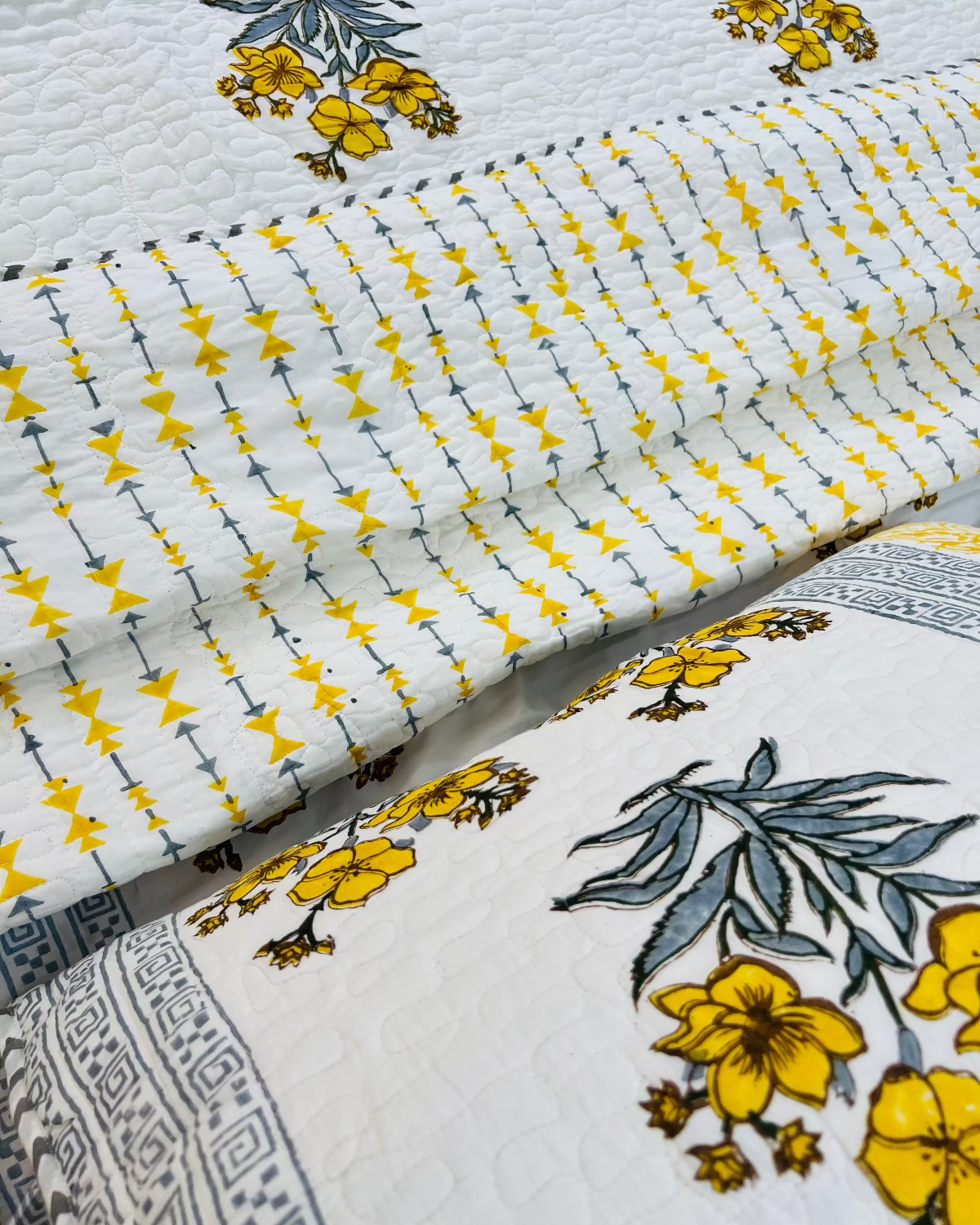 Peela Phool Motif Bedcover Bedding Set