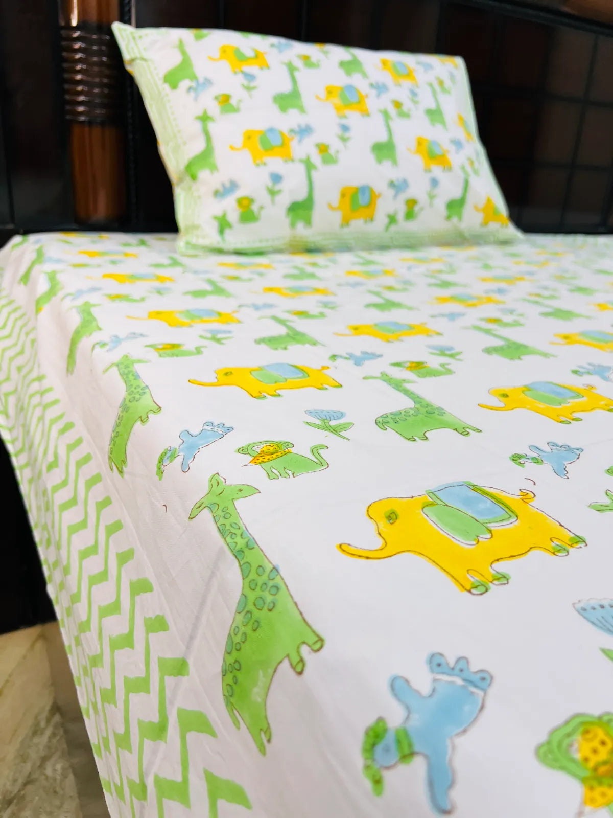 Kids cotton bedsheet with jungle animal design