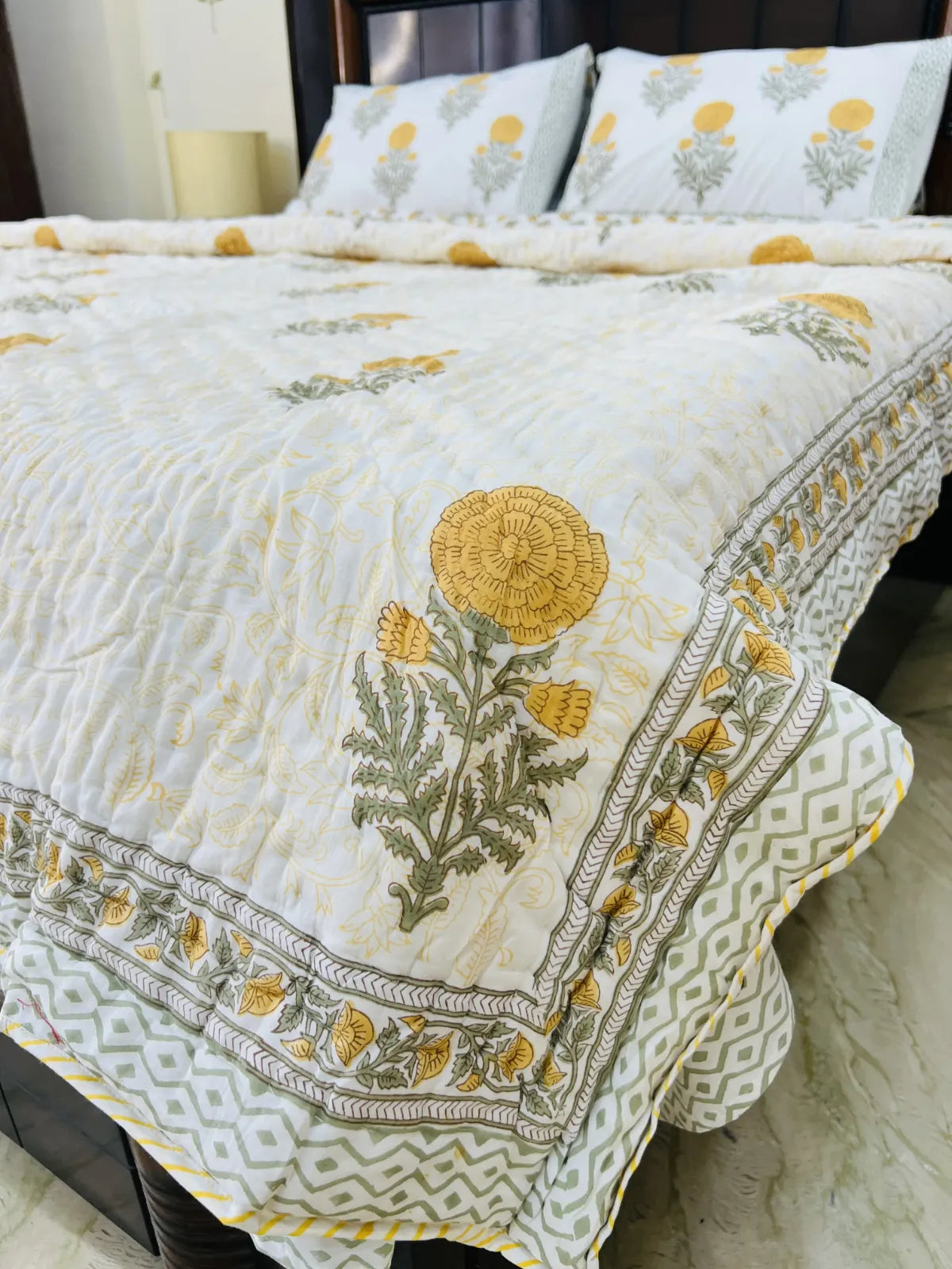 Marigold Ivory Muslin Cotton Quilt - Handblock Printed